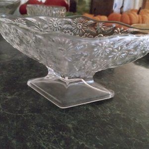 Pedestal bottom vintage candy dish, 4 sides 6 & 1/2" wide